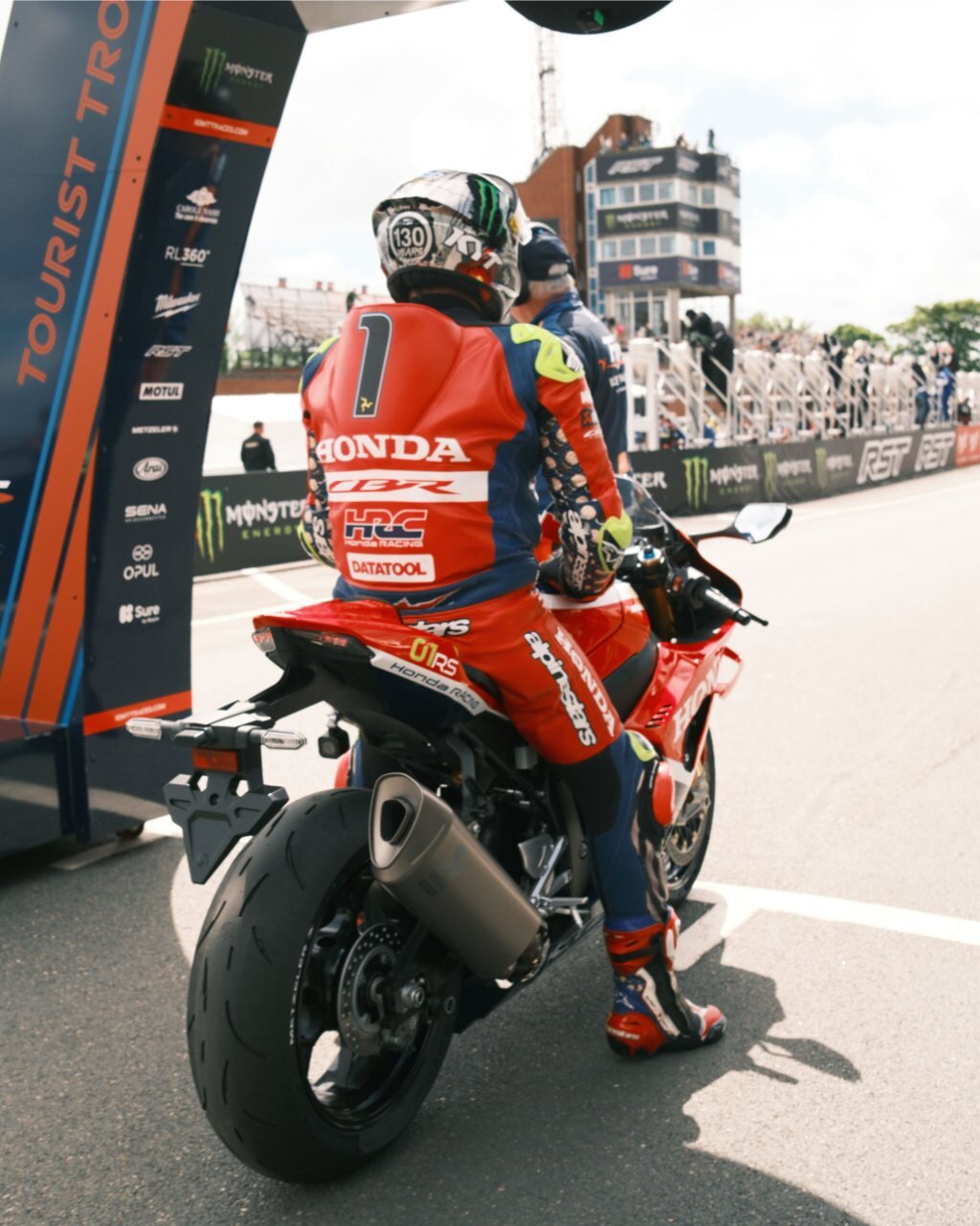SPORTEC™ 01 RSを装着したHonda CBR1000RR-R