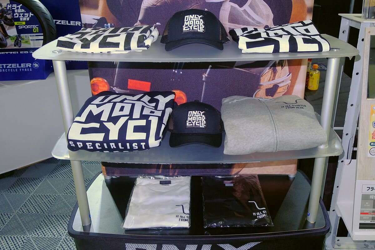 メッツラーの公式アパレル展示