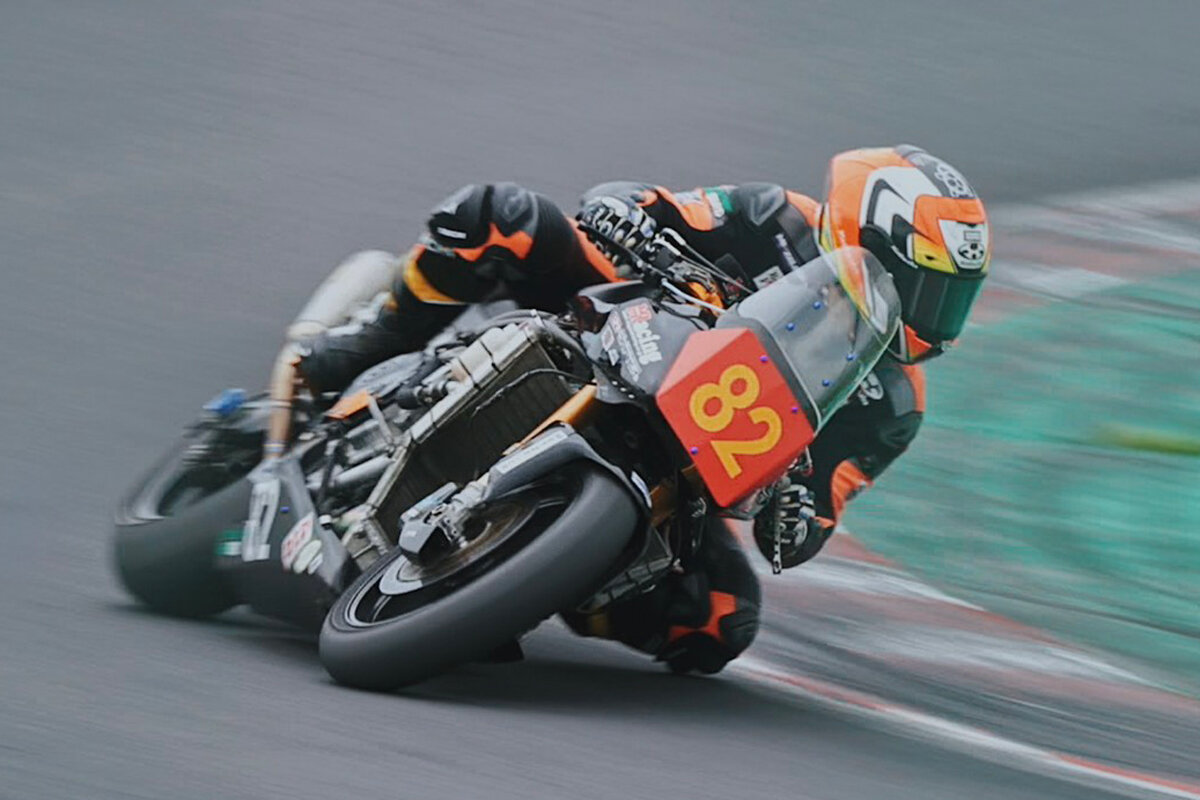 GSX-Rエンジンを搭載したGS1000SS刀で出場した谷正明選手