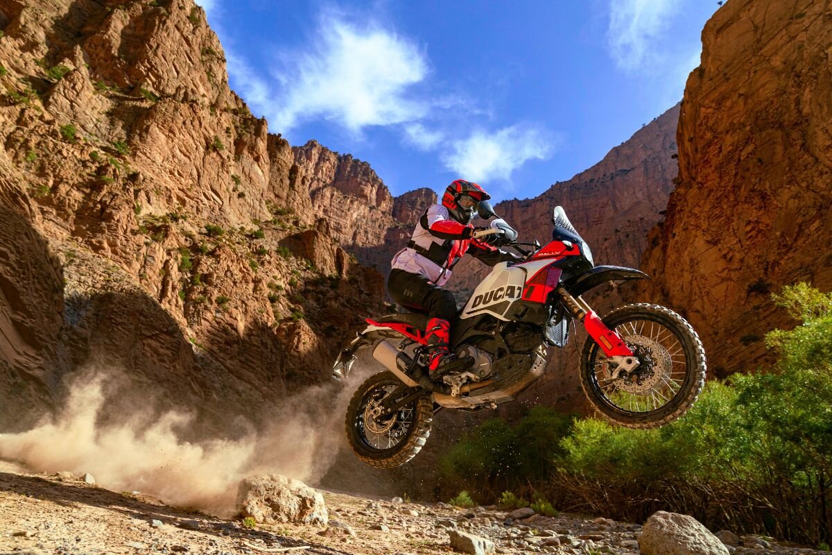 Ducati_DesertX_Rally_jump.jpg