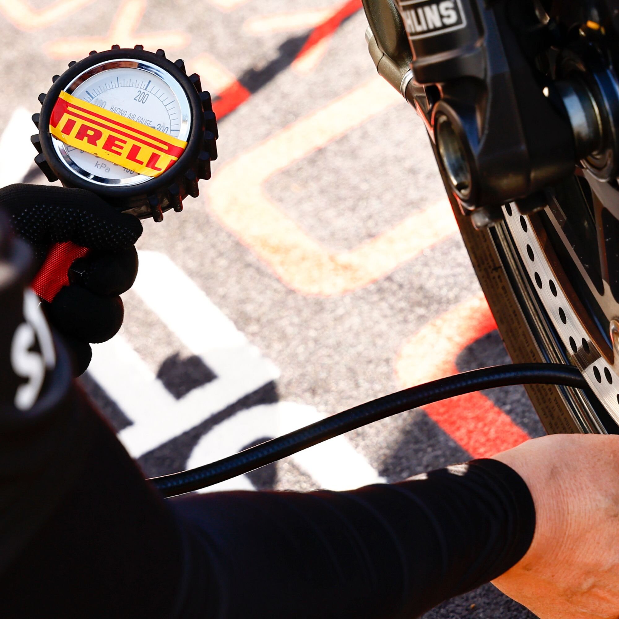 MotoGPの最低内圧規定とは？　ピレリジャパンの児玉さんに聞きました