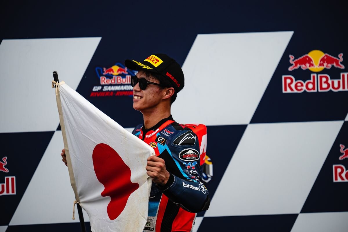 ai-ogura_moto2_podium.jpg