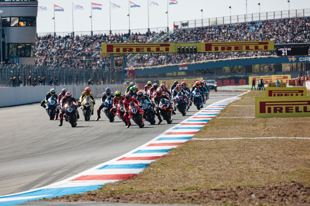 アッセンサーキットでのレース模様