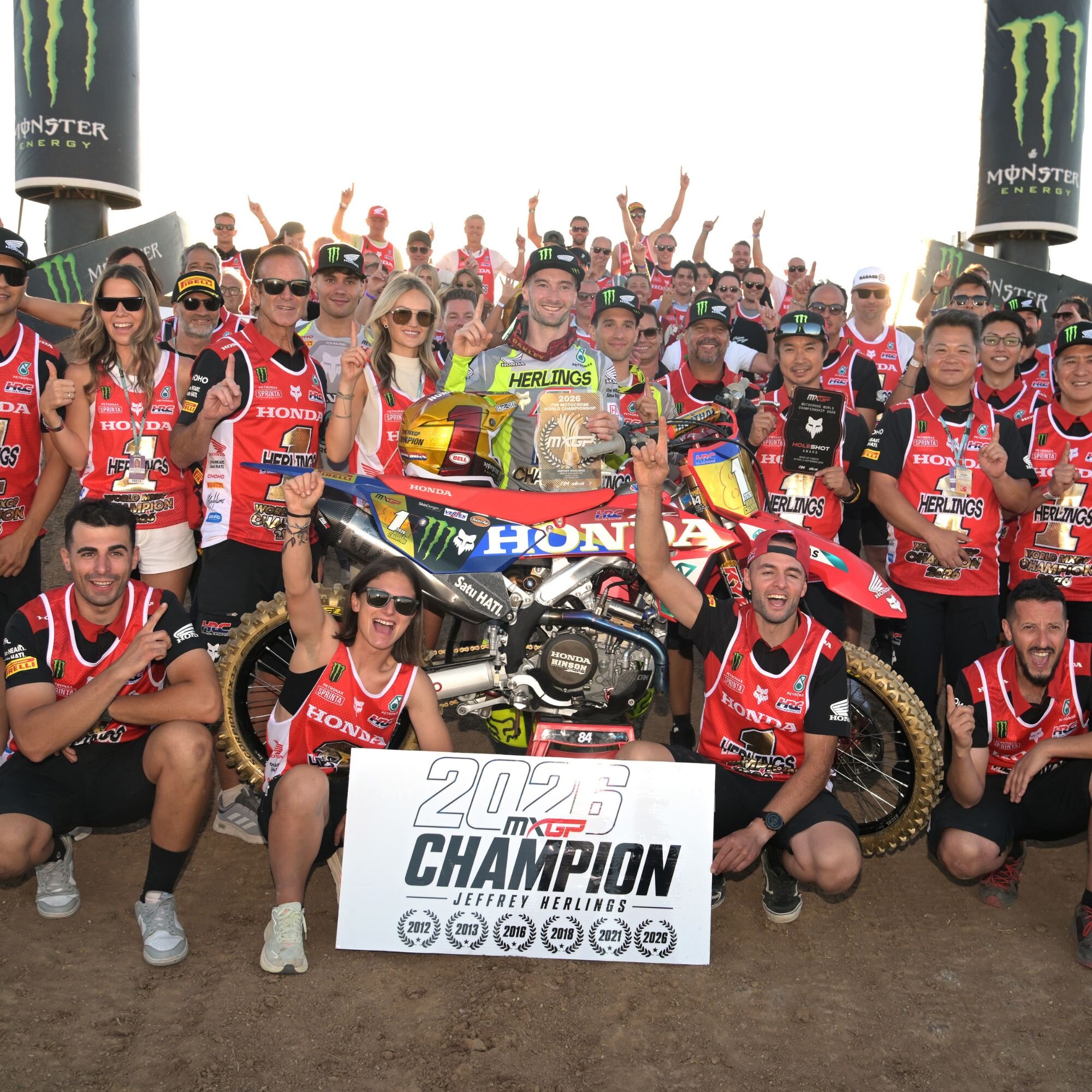 ジェフリー・ハーリングスが2026 MXGP王者に｜6度の世界タイトルすべてをピレリとともに