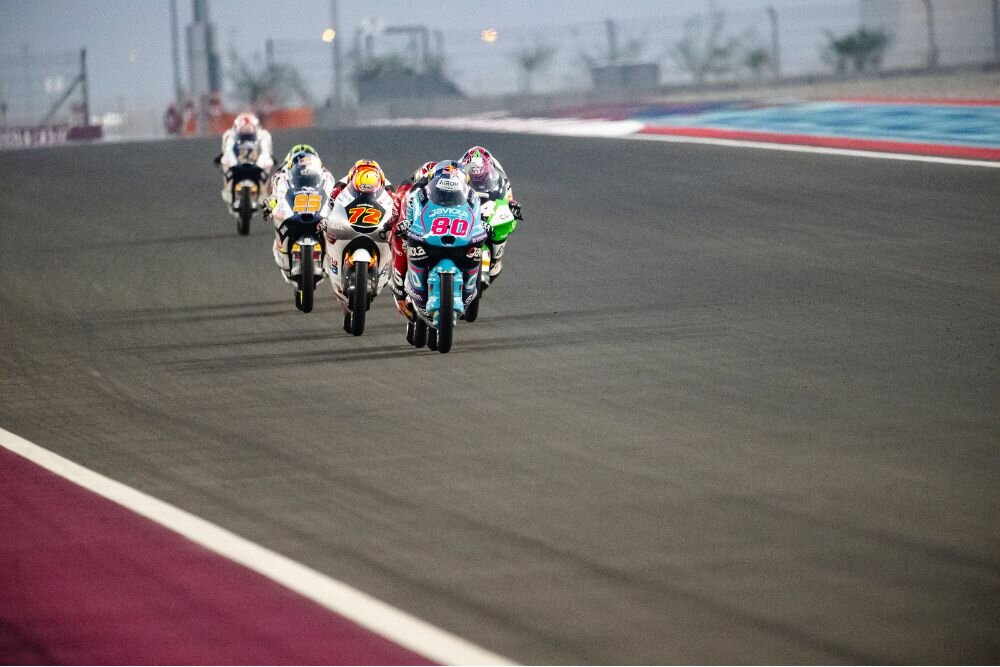 Moto3のレース写真
