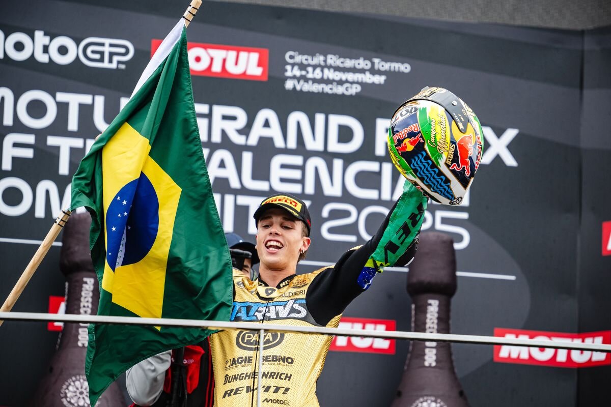 Moto2チャンピオン：ディオゴ・モレイラの表彰シーン