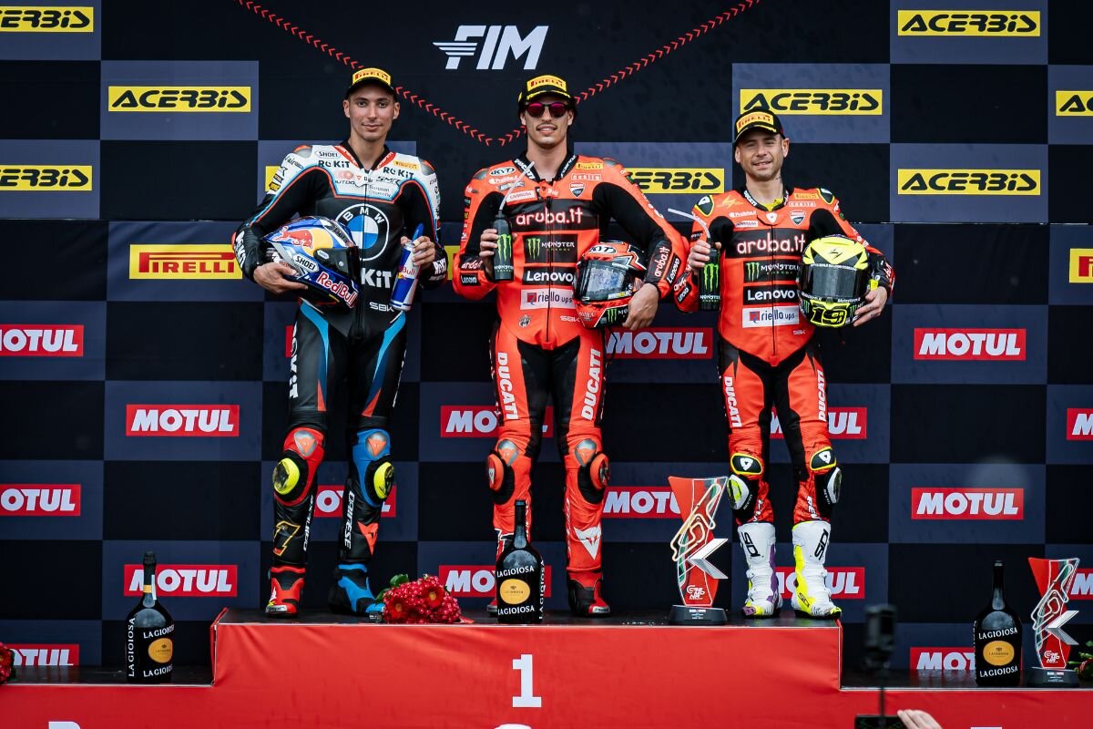 worldsbk-2025-rd4-race2-podium_b.jpg