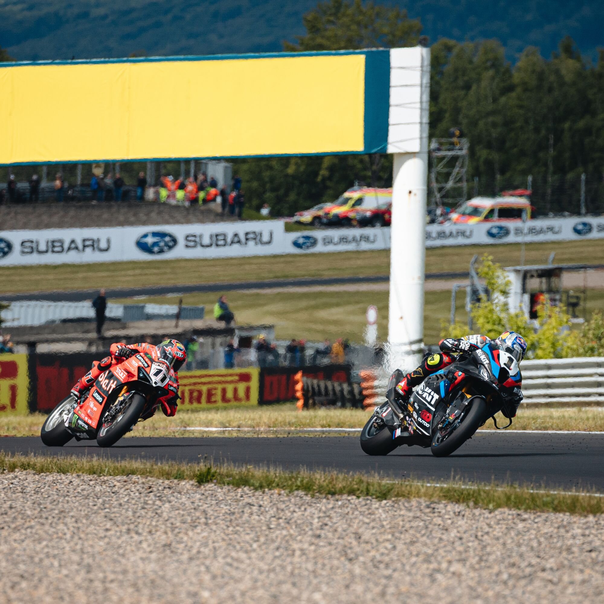 WSBK第5戦チェコレースレポート／2レース勝利のラズガットリオグル、0.027秒差の2位。ブレガがレース2で雪辱果たす