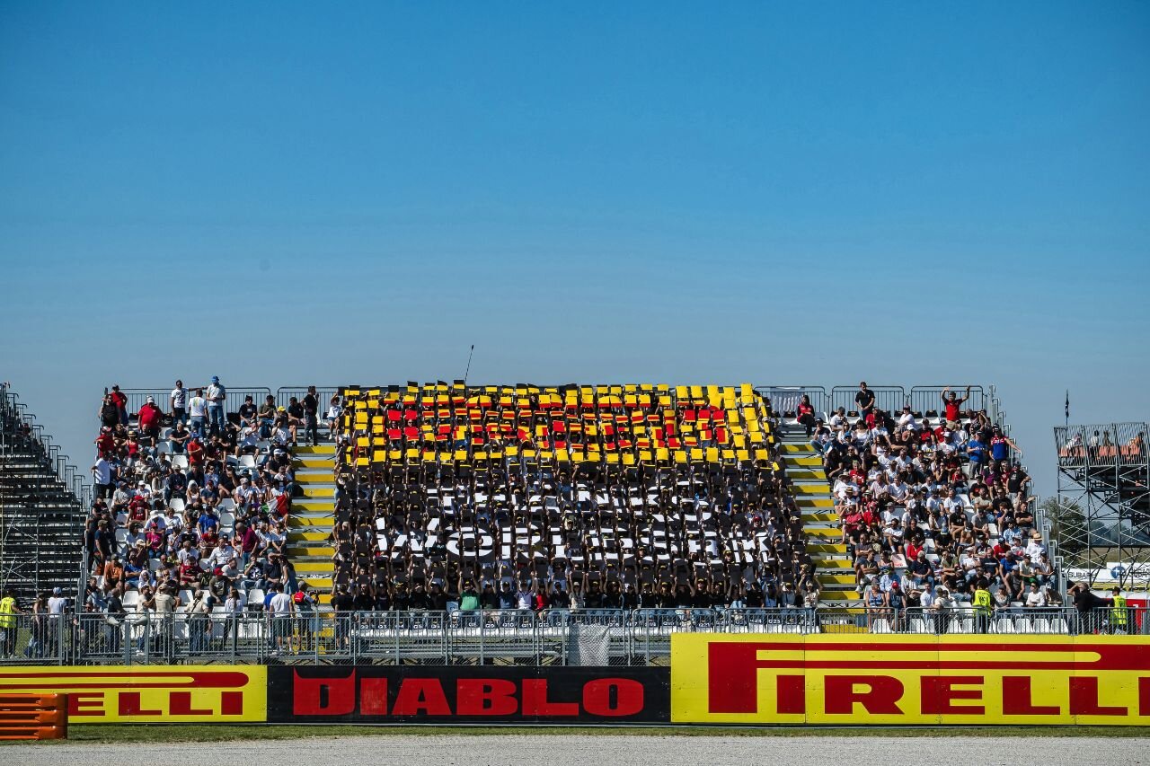 クレモナ・サーキットに掲げられたThanks WorldSBKのメッセージ