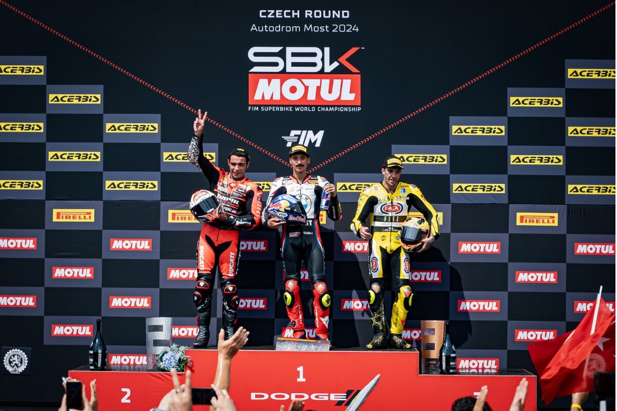 worldsbk_24_06_podium.jpg